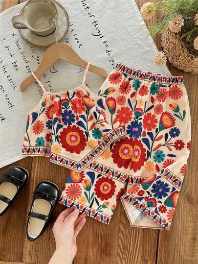 SHEIN Conjunto informal de camiseta de tirantes y pantalones cortos con estampado floral para niña