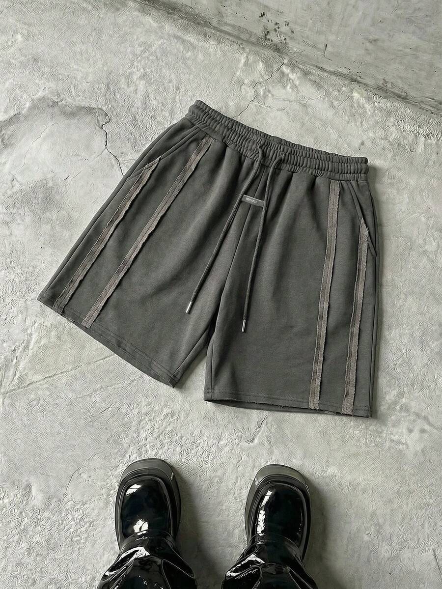 Manfinity RebelGame Pantalones cortos sueltos con cintura con cordón y bolsillos para hombres con placa de metal - Gris - Ver 1
