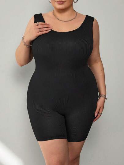 SHEIN CURVE+ 大码女士优雅性感基础款两件套，休闲纯色无袖背心和短裤连体裤，适合日常穿着、外出、健身，展现魅力，易于搭配，显瘦塑形，凸显身材。