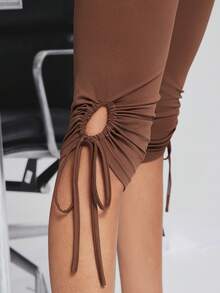 Hauture Bộ jumpsuit lửng nữ kiểu dáng gợi cảm, có phần vai rủ và dây chéo phía trước, thích hợp cho công sở. - màu nâu - Xem 5