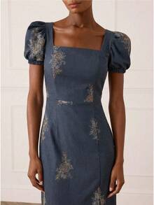 Lilora 这款优雅的方领花瓣袖连衣裙，精致时尚，百搭又不失优雅，适合通勤、日常穿着、休闲外出、派对、约会、聚会、休闲活动、野餐、假日、度假、夏季郊游和假日旅行等各种场合。提花婚礼宾客礼服、泡泡袖连衣裙、女士正式场合礼服、女士连衣裙、正式服装、优雅经典正式礼服、提花连衣裙、新款连衣裙。 - 藍色 - 查看 4