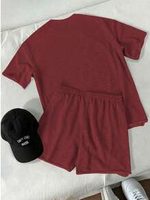 Manfinity Hypemode Conjunto de camiseta de manga corta y pantalones cortos de unicolor sueltos y de caída de hombro para hombres, para uso casual y diario en verano - Burdeos - Ver 2