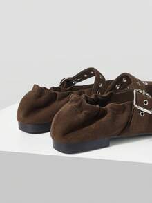 Mnmlis Sepatu Kasual Modis Wanita dengan Desain Gesper dan Sol Ujung Lancip - Coffee Brown - View 4