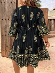 SHEIN Clasi Đầm ngắn cỡ lớn Hera Paisley họa tiết hoa điều, cổ chữ V, dây buộc, tua rua. - màu đen - Xem 2