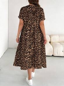 SHEIN Essnce Vestido casual de fiesta con cuello en V y estampado de leopardo para mujer de talla grande - Multicolor - Ver 2