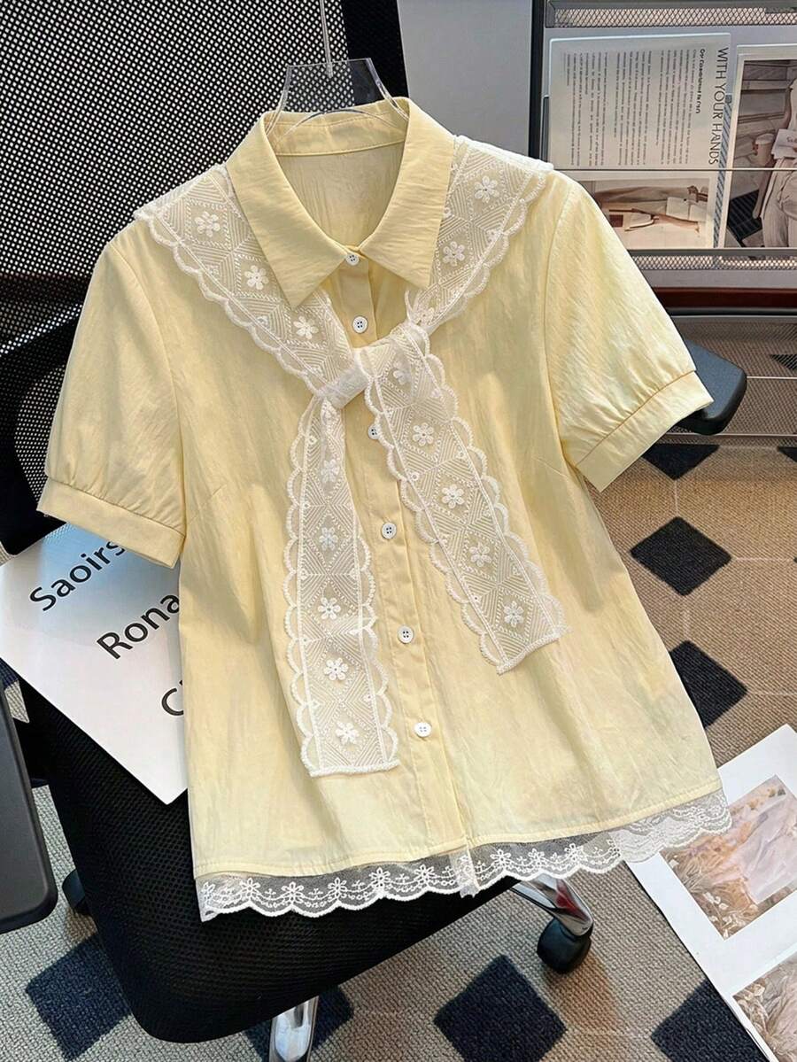 SHEIN Franclia 時尚女款黃色編織布料短袖襯衫,飾有精緻刺繡與獨特領口設計,打造休閒日常造型 - 黃色 - 查看 1