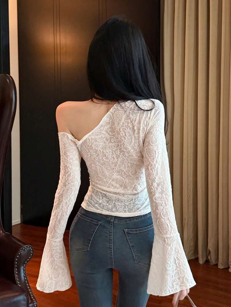 Women's Romantic Elegant Date Outfit Oblique Shoulder Tight Fit Flare Sleeve Textured T-Shirt, Spring/Summer