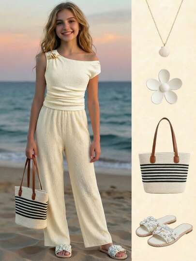 少女套装：这款T恤采用不对称肩部设计，一侧由细肩带支撑，另一侧自然垂落露出香肩，营造出略带性感的氛围。腰部采用褶裥设计，自然收紧腰身，非常适合春夏穿着。