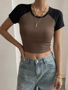 Joudiya Crop-t-shirt Mit Rippenstrick Und Farbblock-raglanärmeln Für Damen - Kaffeebraun - Übersicht 10
