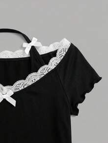 SHEIN Girlism 青少年女孩休閒飄逸蕾絲飾邊V領蝴蝶結裝飾修身彈性羅紋短袖素色針織T恤上衣，黑白配色可愛上衣可愛上衣適合學校、母親節、畢業典禮、日常、外出、度假、假日穿著，時尚女孩、休閒穿著、新風格、返校、放鬆、開學、少女風T恤Y2k - 黑色 - 查看 3