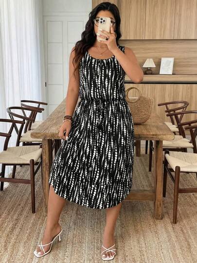 SHEIN Frenchy Váy hai dây dáng rộng tối giản, thoải mái, cỡ lớn