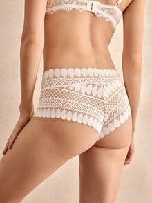 Charlaine 空心蕾絲花邊三角褲內衣 - 白色 - 查看 3