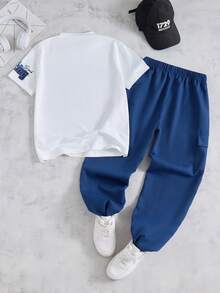 SHEIN Streecool Kids 2件套男童休闲宽松印花T恤和褶皱工装裤套装，适合日常、通勤、休闲、度假、街头穿着。 - 藏蓝色 - 查看 2