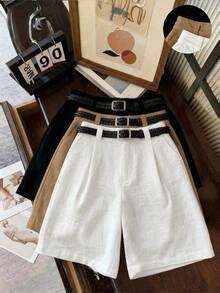 Franclia Short taille haute à jambes larges en tissu texturé beige, avec design taille haute, fermeture à bouton unique et silhouette ample pour un style minimaliste et rafraîchissant, adapté aux sorties quotidiennes et aux déplacements légers en été. Points forts du produit : short taille haute pour femmes, pantalon texturé à jambes larges, pièce minimaliste et rafraîchissante, bas polyvalent pour le quotidien, tenue confortable pour les déplacements. - Blanc - Voir 5