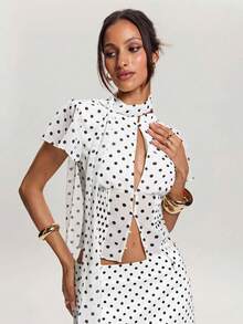SHEIN BAE Blusa de mujer de manga corta con cuello alto, de uso versátil y casual, con estampado de lunares - Blanco - Ver 5