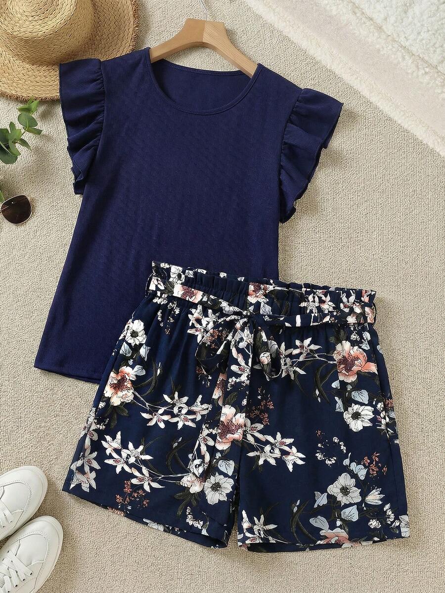 SHEIN LUNE 大尺碼女款夏季休閒度假日常通勤純色荷葉邊袖口上衣與花卉印花抽繩腰短褲兩件套 - 藏蓝色 - 查看 1