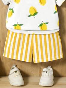 SHEIN Playful Pals Bộ 2 món đồ cho bé trai, thoải mái, dễ thương, in hình chanh, tay ngắn và quần short kẻ sọc, áo cho bé trai, bộ đồ bé trai, quần áo trẻ em, xuân hè, đa năng mùa hè, thích hợp cho chụp ảnh, mặc hàng ngày, đi chơi, nghỉ lễ, làm quà tặng. - Màu be - Xem 5