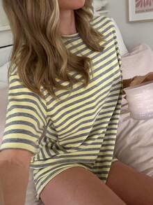CovetEZ 2件套 女士条纹印花圆领短袖上衣和短裤，休闲款 - 彩色 - 查看 5