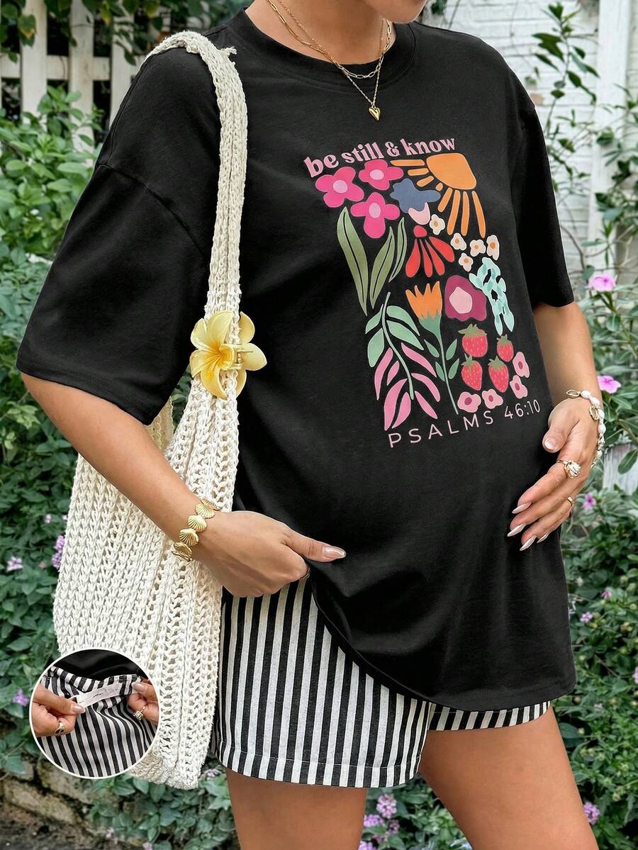 SHEIN 两件套孕妇度假标语印花落肩T恤和条纹短裤套装 - 黑與白 - 查看 1