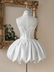 Lovelzi 优雅甜美露肩吊带迷你连衣裙，腰部有鱼骨支撑，后背系带可调节，适合鸡尾酒会、网红造型和正式礼服等各种场合。 - 白色 - 查看 4