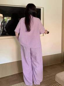 Dazy Plus Conjunto de pijama con top de manga corta con estampado de cuadros suelto y pantalones sueltos - Morado - Ver 2