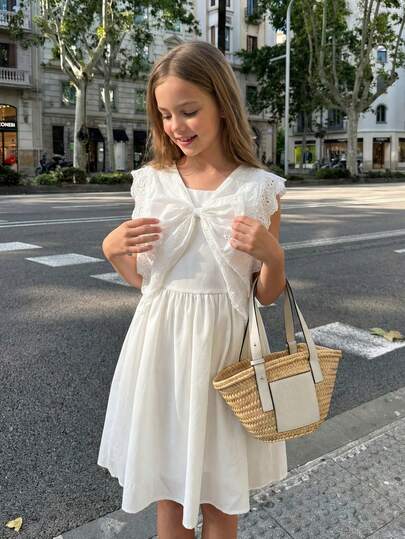 女童白色蝴蝶结装饰连衣裙，轻盈涤纶无袖中长连衣裙，适合春夏、婚礼、生日派对等场合