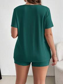 SHEIN Essnce Setelan 2 Potong Ukuran Besar untuk Musim Panas, Kasual, Warna Polos, Lengan Pendek dengan Belahan di Bagian Bawah, Kaos dan Celana Pendek - Dark Green - View 2