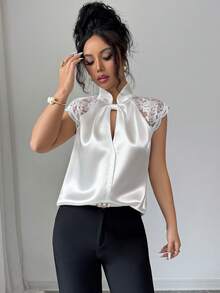 SHEIN Elenzya Áo kiểu nữ màu trơn thanh lịch, chất liệu satin bóng mượt thời trang phối ren tương phản, kiểu áo cao cấp sang trọng dành cho nữ. Thích hợp cho đi làm hàng ngày vào mùa hè, đi ăn ngoài và hẹn hò, đa năng. - trắng - Xem 6