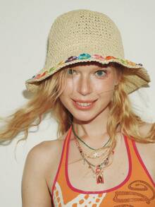 Popjeli 1 Pièce Chapeau De Paille À La Mode Pour Femmes Pour L'été, Le Voyage En Plein Air, La Plage, Etc. Il Est Pliable Avec Un Rebord Enroulé Et Une Fonction Pare-soleil. C'est Également Une Cadeau De Ventilation Coupe-vent, Adapté À La Vie Quotidienne. Boho - Chapeau de paille à fleurs colorées - Voir 5