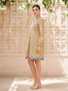 LOTSLUV 女士复古印花V领宽松长袖短款棉质连衣裙，黄/红/蓝，春夏款，休闲连衣裙，夏季连衣裙，短款连衣裙，夏季连衣裙，节日连衣裙，度假连衣裙，黄色连衣裙，束腰连衣裙，女士束腰上衣，春季女装，女士库尔塔，女士图案连衣裙 - 黃色 - 查看 5