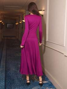 Maija 紫色褶皱领镂空长袖修身A字长连衣裙，适合秋冬季穿着 - 中紫紅色 - 查看 6