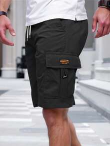 Manfinity Homme Quần short cargo nam dáng rộng, thoải mái, nhiều túi, phù hợp cho trang phục thường ngày, phong cách đường phố, đi chơi cuối tuần, du lịch, gặp gỡ bạn bè, v.v. Chiếc quần short này là một món đồ đa năng không thể thiếu trong tủ quần áo của nam giới, là món quà tuyệt vời dành cho bạn trai hoặc chồng. - màu đen - Xem 5