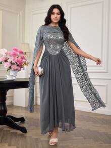 Modelyn Bộ 2 món sang trọng, thanh lịch gồm áo choàng Poncho màu vàng nhạt và váy slip dress phối lưới đính sequin. - Xám - Xem 6