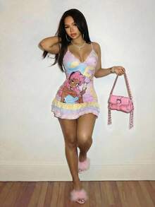 Slaydiva Đầm mini nữ dáng ôm, phong cách đường phố gợi cảm Y2K thời thượng Xuân/Hè 2026, in họa tiết toàn thân, viền ren, dây đeo vai và bèo nhún. Thích hợp cho mặc hàng ngày, dự tiệc, du lịch, đi học, ăn trưa, trang phục sân bay, hẹn hò, lễ hội, liên hoan âm nhạc, hộp đêm, câu lạc bộ gợi cảm, người có tầm ảnh hưởng, người tạo xu hướng, blogger thời trang. - Nhiều màu - Xem 7