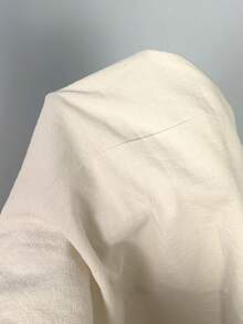 Silquee 女款白色優雅夏季度假套裝，杏色兩件式套裝，附不對稱細肩帶背心、金屬裝飾與直筒長褲 - 杏色 - 查看 3