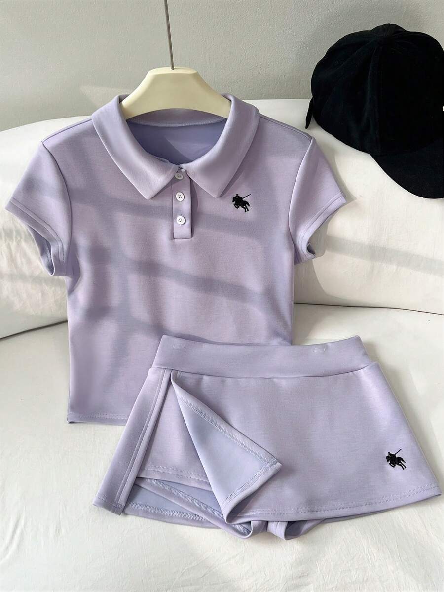 Elamini 女士休闲简约 Polo 领马绣修身 T 恤 + 低腰迷你裙裤套装 - 淡紫色 - 查看 1