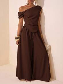 Veslaya Setelan 2 Potong Wanita Ukuran Plus Warna Cokelat, Musim Panas, Elegan, Liburan, Atasan Crop dengan Desain Bahu Asimetris dan Hem Berkerut serta Celana Panjang Lebar, Bahan Bertekstur - Coklat - View 5