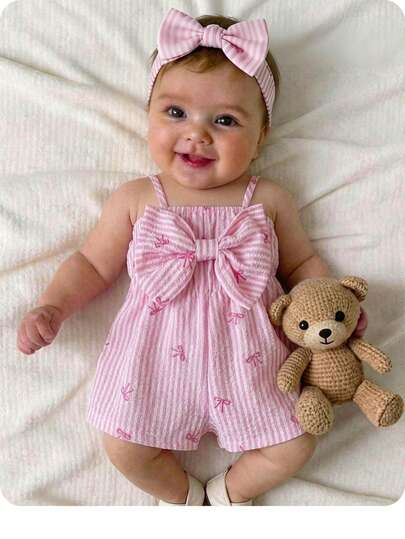 SHEIN Pelele de verano casual y lindo con rayas rosas y tirantes con lazo para bebé niña recién nacida