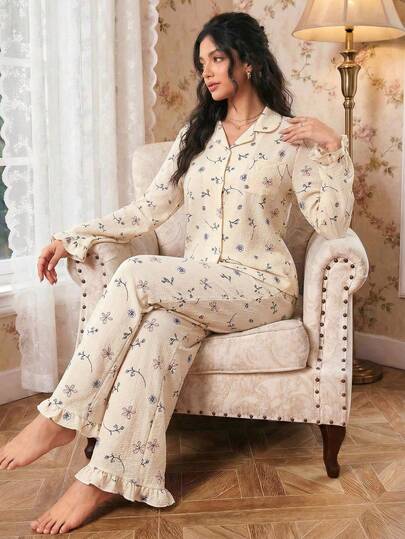 Modelyn 花卉图案衬衫和长裤，饰有蕾丝细节，睡衣套装，节日季繁花似锦，秋冬装舒适优雅。