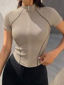 DAZY 女款休閒對比縫線拉鍊半開襟落肩袖短版T恤，夏季短版上衣校園風 - 卡其色 - 查看 3