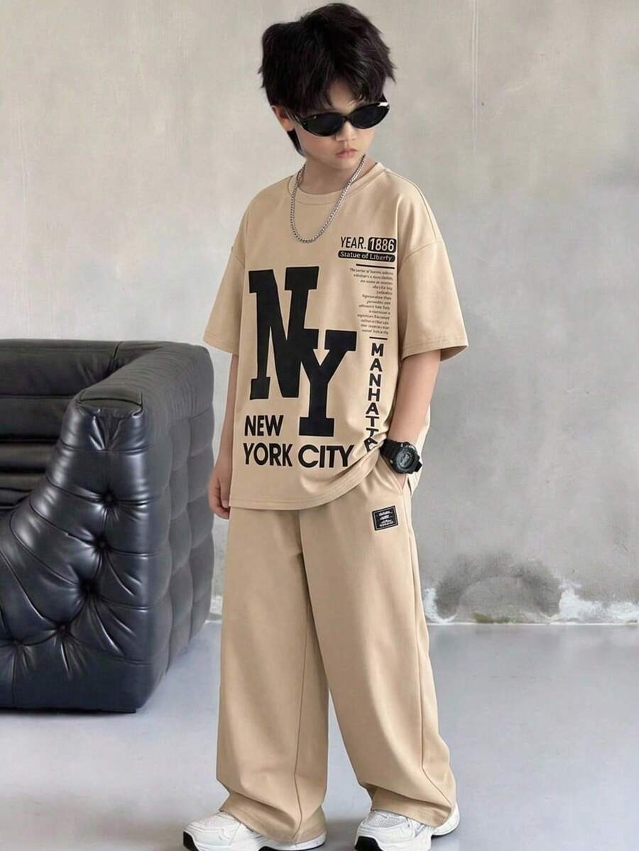 SHEIN 2件組青少年男孩休閒學院風大字母圖案圓領T恤與短褲套裝,卡其色,夏季,寬鬆大尺寸圖案,城市度假、校園、運動穿著 - 卡其色 - 查看 1