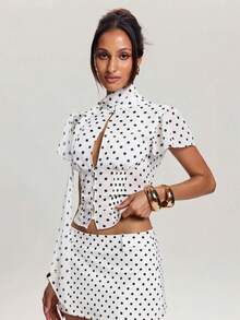 SHEIN BAE Blusa de mujer de manga corta con cuello alto, de uso versátil y casual, con estampado de lunares - Blanco - Ver 7