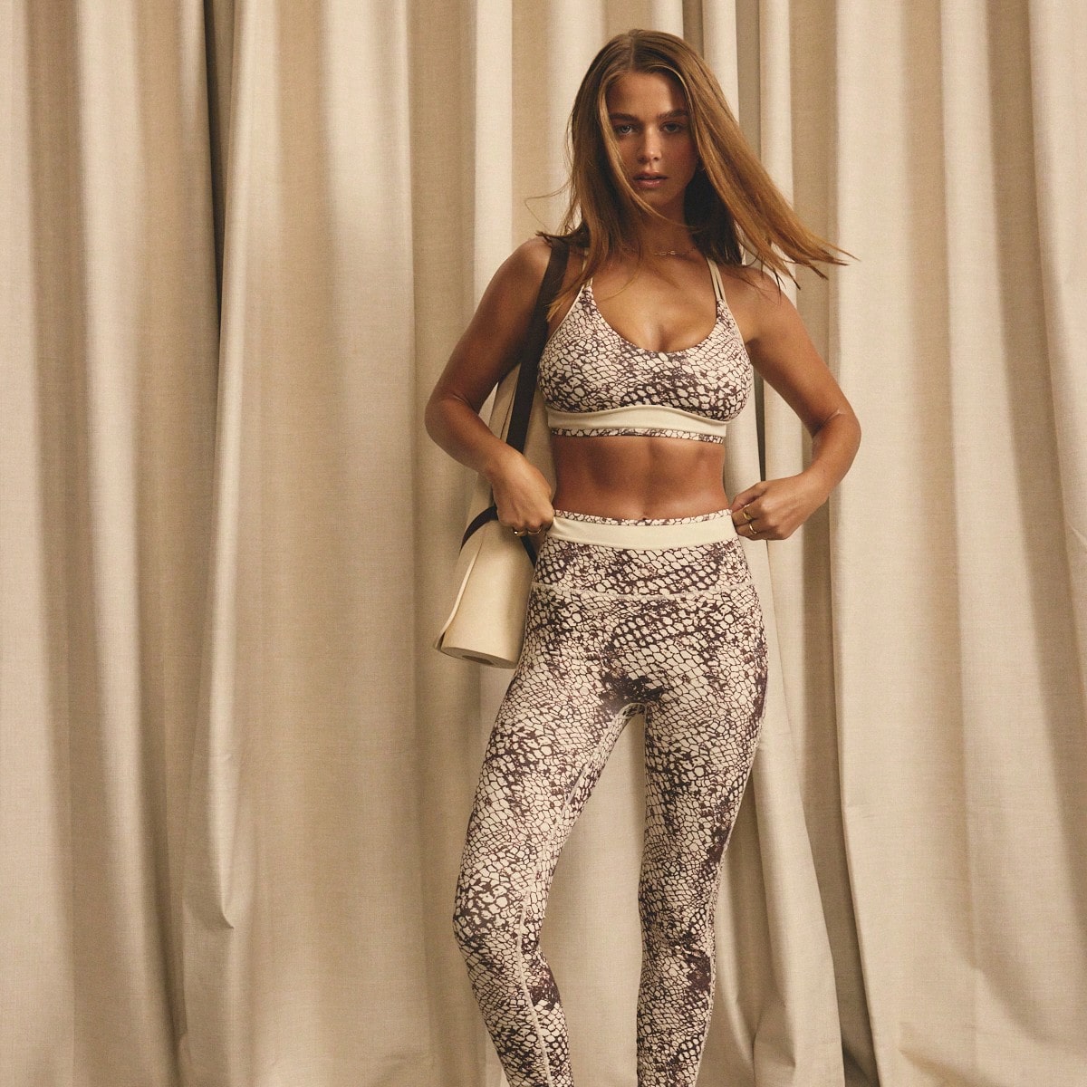 Conjuntos de ropa deportiva de verano para mujer con textura de piel de serpiente, ajuste contorneado, tela elástica y transpirable. Incluye leggings