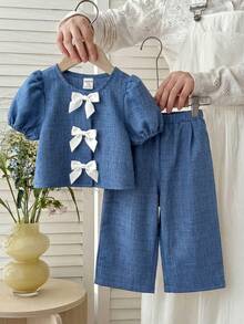SHEIN Setelan Cardigan Lengan Pendek dan Celana Panjang Warna Biru Tua & Putih dengan Hiasan Pita untuk Bayi Perempuan, Cocok untuk Jalan-jalan di Musim Semi, Pakaian Musim Panas untuk Anak Perempuan - MultiWarna - View 6