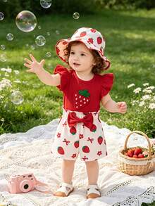 SHEIN Playful Pals 女婴红色短袖草莓刺绣上衣，腰间系有蝴蝶结，搭配草莓花朵印花短裤，甜美设计，适合休闲和节日穿着。 - 紅色 - 查看 4
