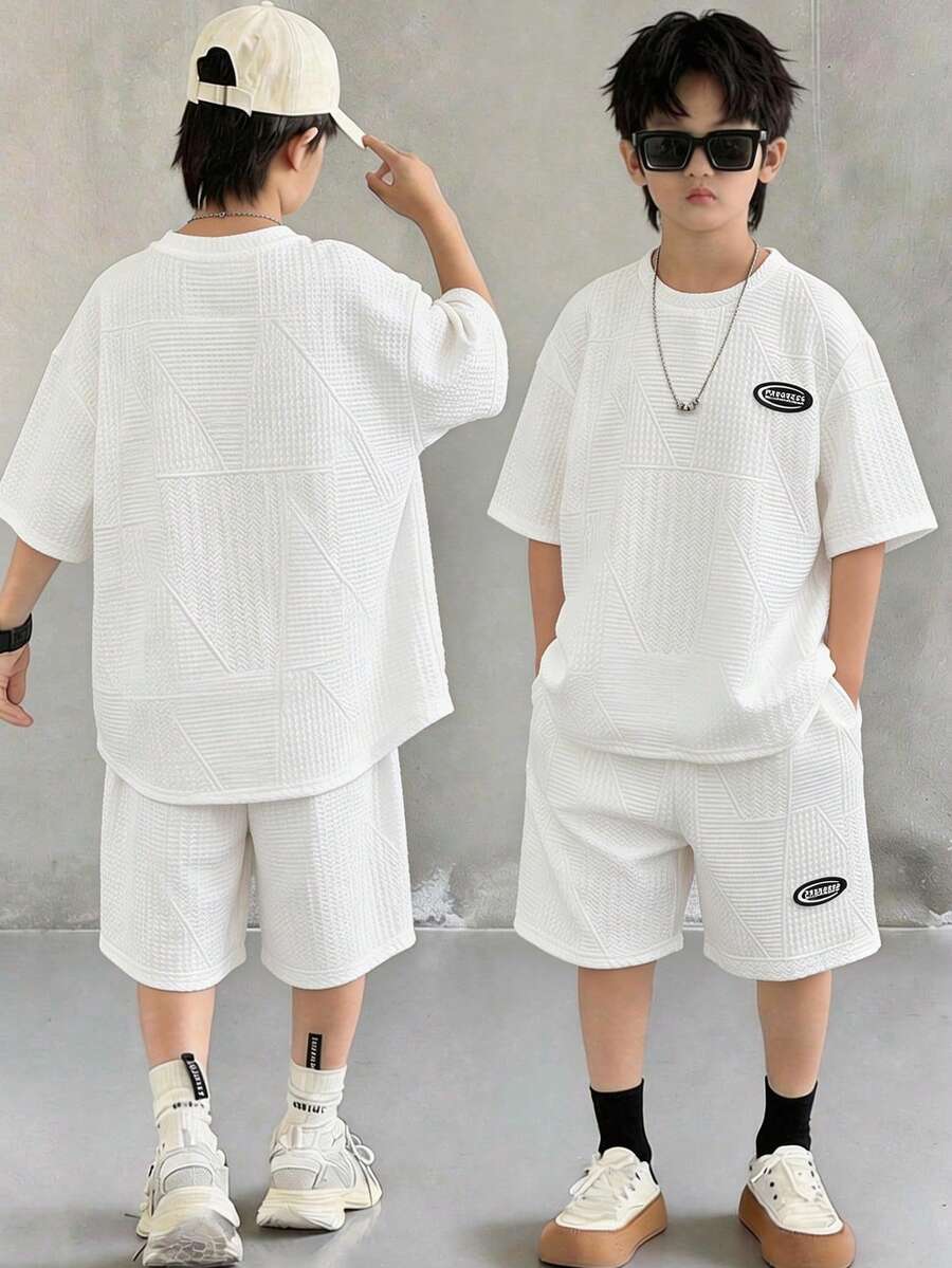 SHEIN Little Byeori 两件套男童休闲校园风圆领宽松短袖白色T恤和白色短裤套装,运动服,T恤套装,Y2K风格,适合春夏穿着,可用于郊游、情人节、约会、旅行、度假、家庭聚会、返校、婚礼、正式场合、运动、生日派对等场合。 - 白色 - 查看 1