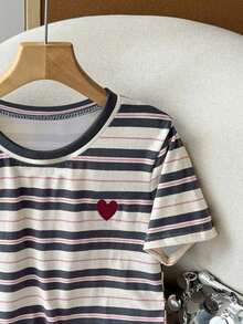 Resyla 女士条纹印花圆领爱心刺绣休闲短袖T恤 - 彩色 - 查看 3