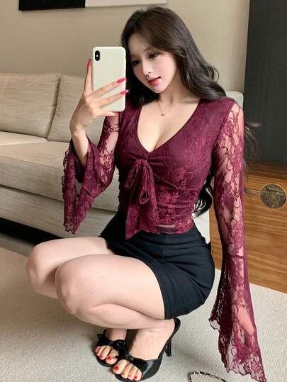DAZY Áo thun dài tay cổ lưới họa tiết hoa hồng và hoa nhí, thắt eo, dáng ôm, thích hợp cho ngày Valentine, dành cho nữ.