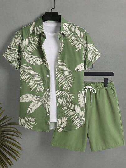 Manfinity Swimmode Conjunto de playa de camisa de manga corta con estampado de plantas tropicales y pantalones cortos para hombres de talla grande