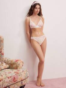 Two-Piece Set Of Women Sexy Lingerie (Wireless Bra And Thong) - White - View 5